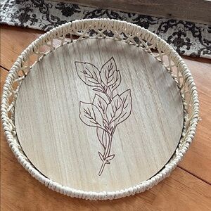 Round Woven Tray with Leaf Design